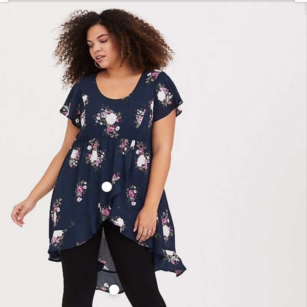 Torrid navy floral ruffle hem tunic size 2